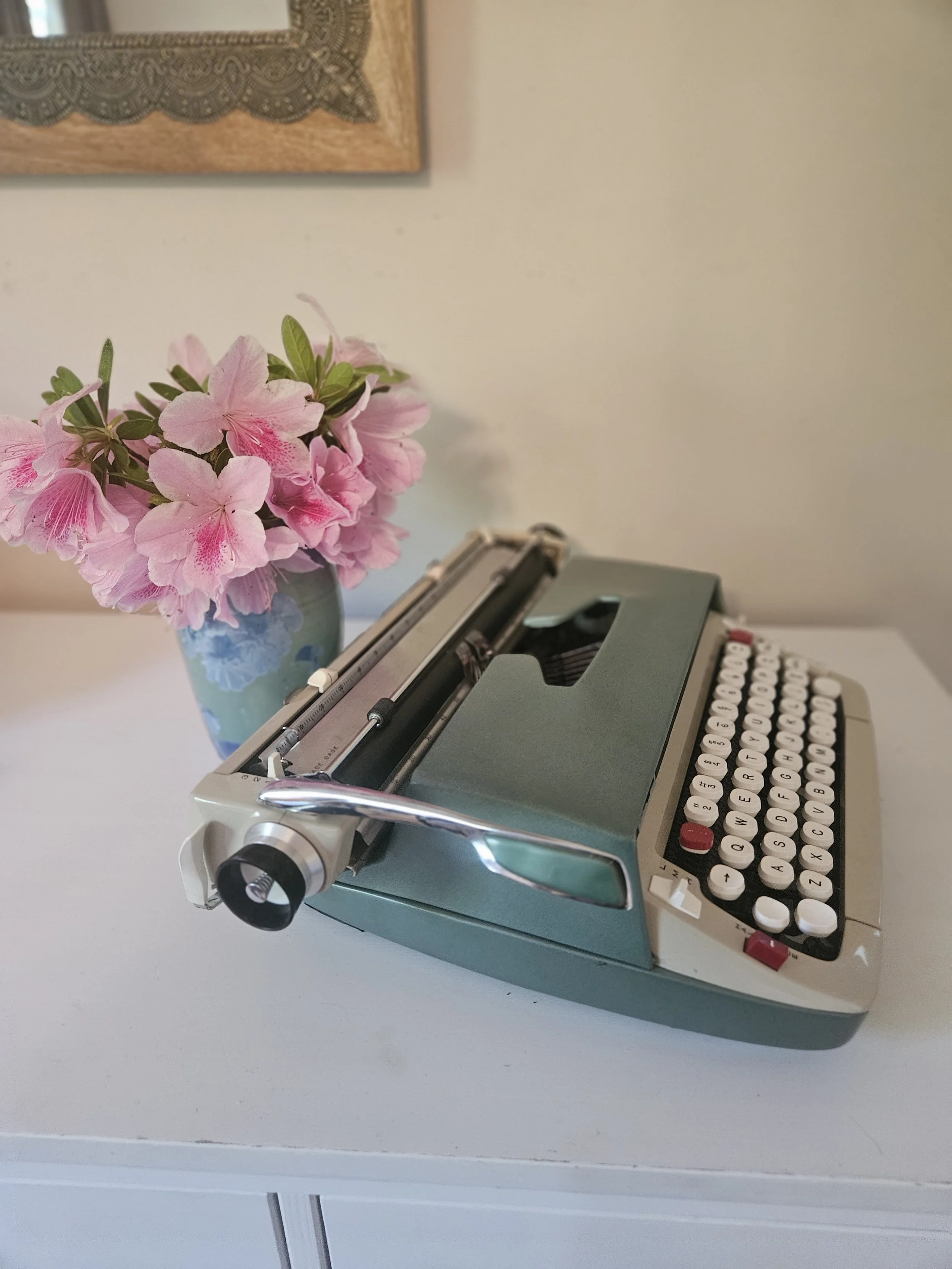 Circa 1967 Smith Corona Classic 12 Typewriter with Case — Classic